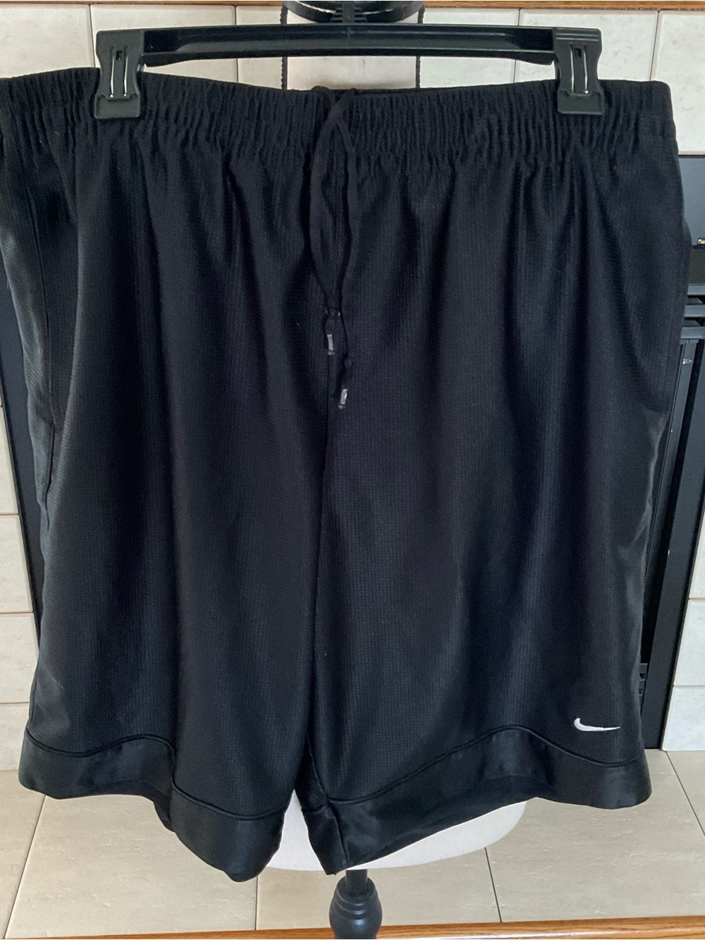 Nike Men’s Athletic Shorts, Black, Drawstring Waist, Pockets, Sz L